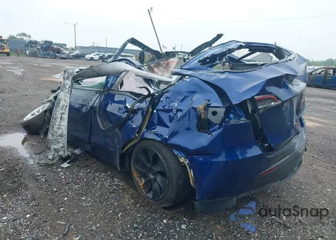 2024 Tesla Model Y Long Range Dual Motor All-Wheel Drive из США, поврежденный, VIN 7SAYGDEE0RA238102